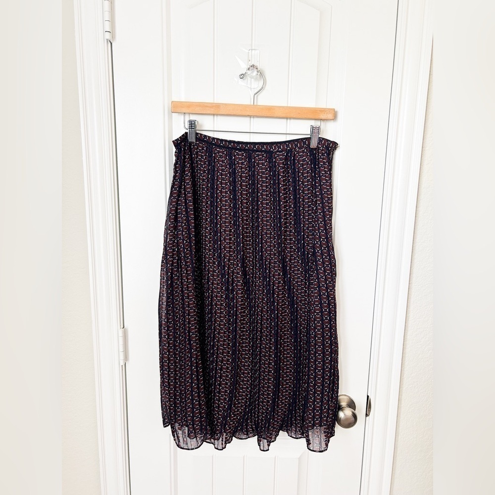 Line & Dot Pleated Skirt Size Large